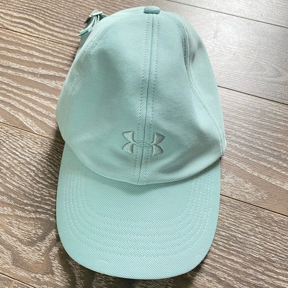 ClothesPlz's tweet photo. So good I had to share! Check out all the items I'm loving on @Poshmarkapp #poshmark #fashion #style #shopmycloset #underarmour: https://t.co/kH2J8a5Td7 https://t.co/yIH0noTXGz