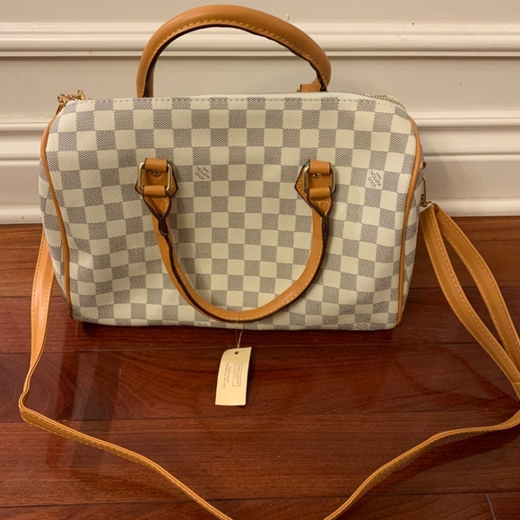 lushvicious's tweet photo. So good I had to share! Check out all the items I'm loving on @Poshmarkapp #poshmark #fashion #style #shopmycloset #coach #louisvuitton: https://t.co/0zyZ0slg0T https://t.co/m5HuojyVj7