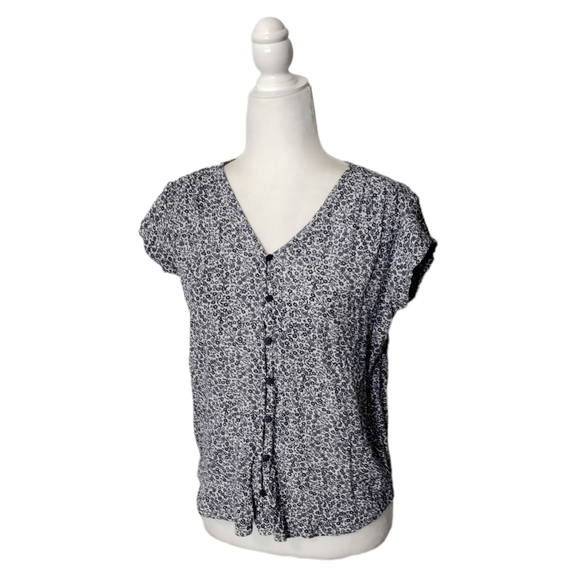 So good I had to share! Check out all the items I'm loving on <a href="/Poshmarkapp/">Poshmark</a> from <a href="/shopeunoia/">shopeunoia</a> #poshmark #fashion #style #shopmycloset #bananarepublic #lizclaiborne: posh.mk/XPU9x7ETsBb