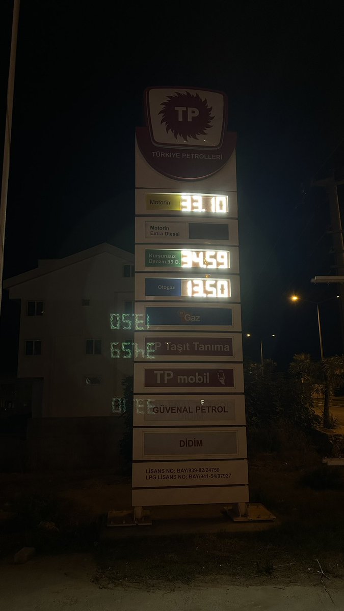 Ridvan0209's tweet photo. Sela eşliğinde #benzin zammı https://t.co/eZya5VruK9
