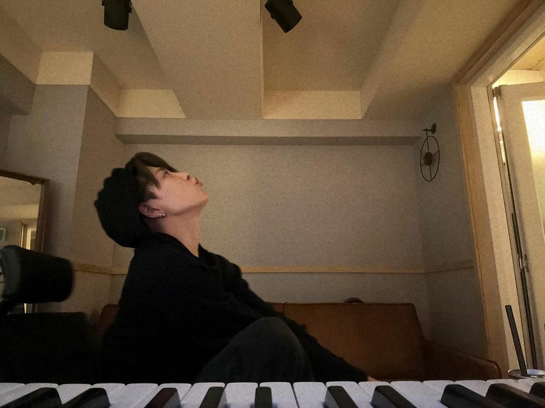 idcevi's tweet image. Guess who!!

Sorry I've been busy working on music but I'm back &amp;gt;&amp;lt;