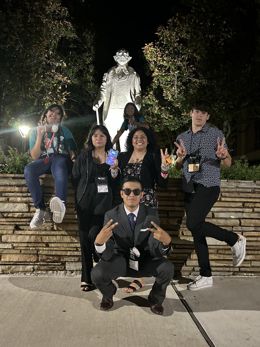 CaneyCreekStuCo's tweet photo. Caney Creek Student Council made their mark at SHSU! #shsuslw23 #summerleadership #studentcouncil @TASC_StuCo @CaneyCreekHS https://t.co/Oek0G9ZpRP