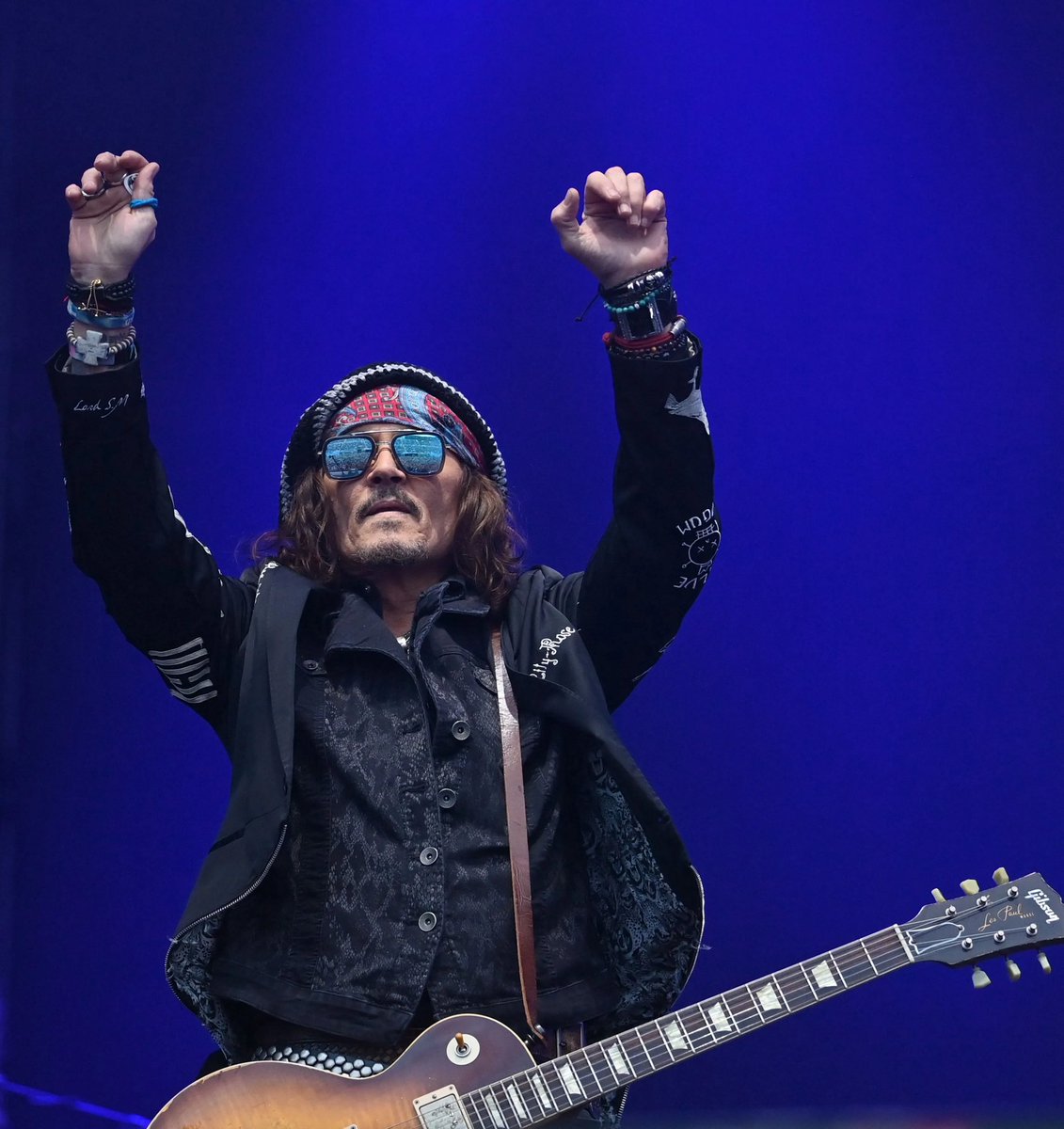 Beyond_Vision_'s tweet image. Can you name that celebrity recently spotted rocking out in @ditaeyewear? 👀