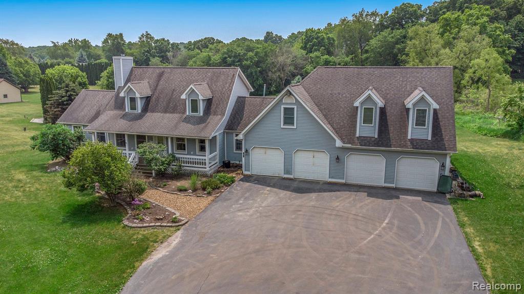 kittiepug's tweet photo. Give your life a fresh boost with a home upgrade. Is this the one?  #homesforsale  https://t.co/2nnyHJk177 https://t.co/BdMnnXQvks