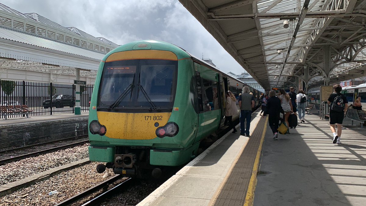 LudwigTails's tweet image. And finally I was able to get on my very first @SouthernRailUK #class171 turbostar! And this is Class 171 802 who will be my very first class 171 I will be on and my ride to Ashford International!

#southernrail #southernrailuk #turbostar