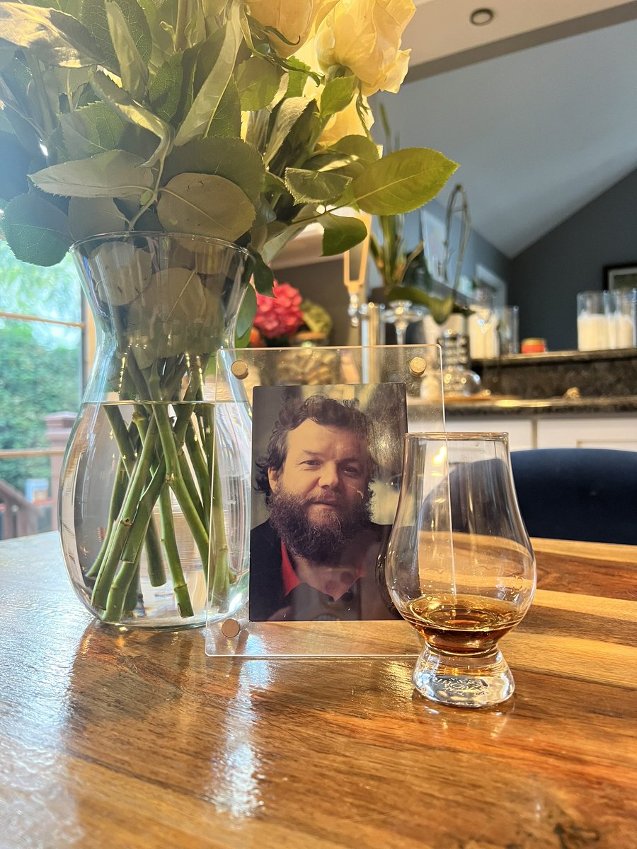 alinwagnerlahmy's tweet photo. Raising a dram for my dad, he was suppose to be 76 today and loved @The_Macallan #macallen https://t.co/60GWoBXJr4
