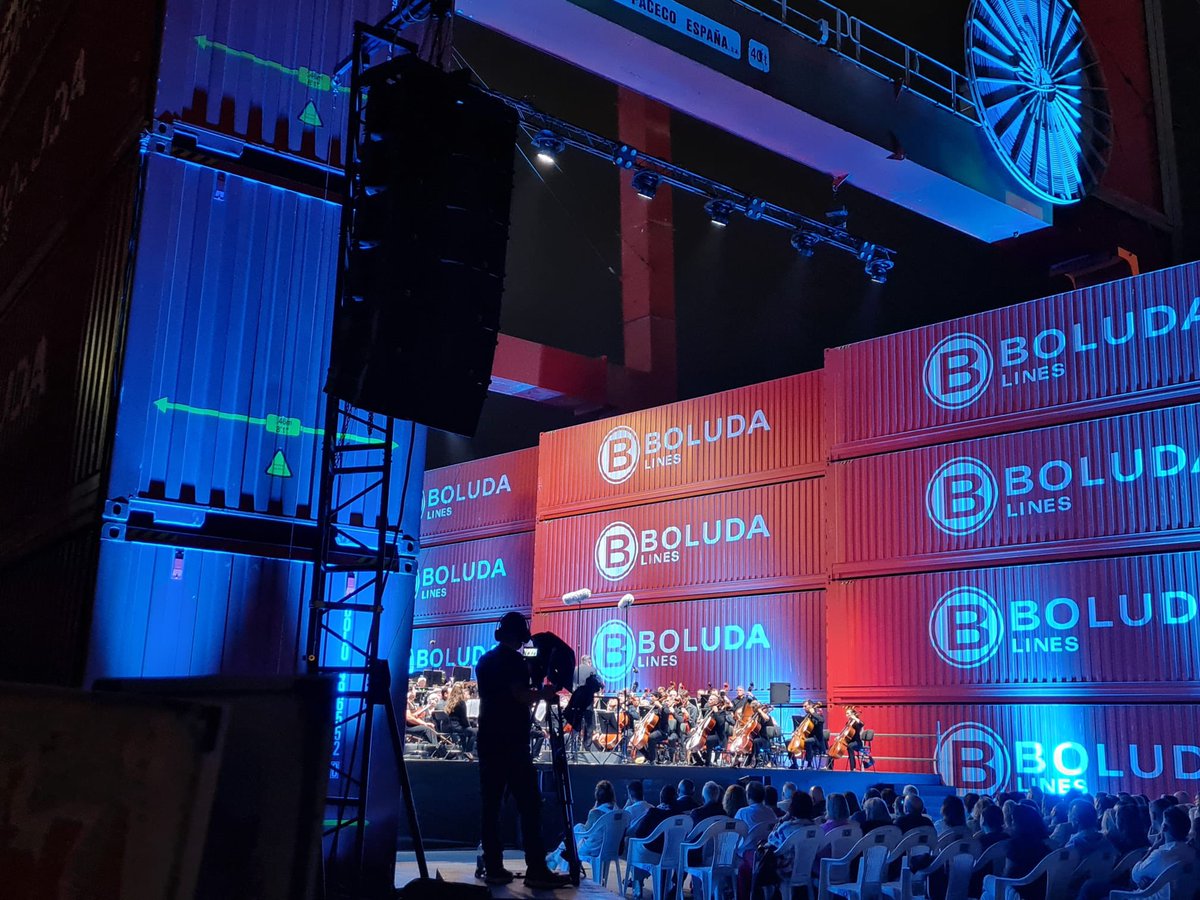 Disfrutando de una de las citas  musicales referentes en #LPGC: el 'Concierto entre  Contenedores' en <a href="/BoludaCM/">Boluda Corporación Marítima</a>,  un singular y espectacular evento totalmente consolidado en  <a href="/LPATemudas/">LPATemudas</a> que es ejemplo de la originalidad y de la efervescencia  creativa de nuestra ciudad.
