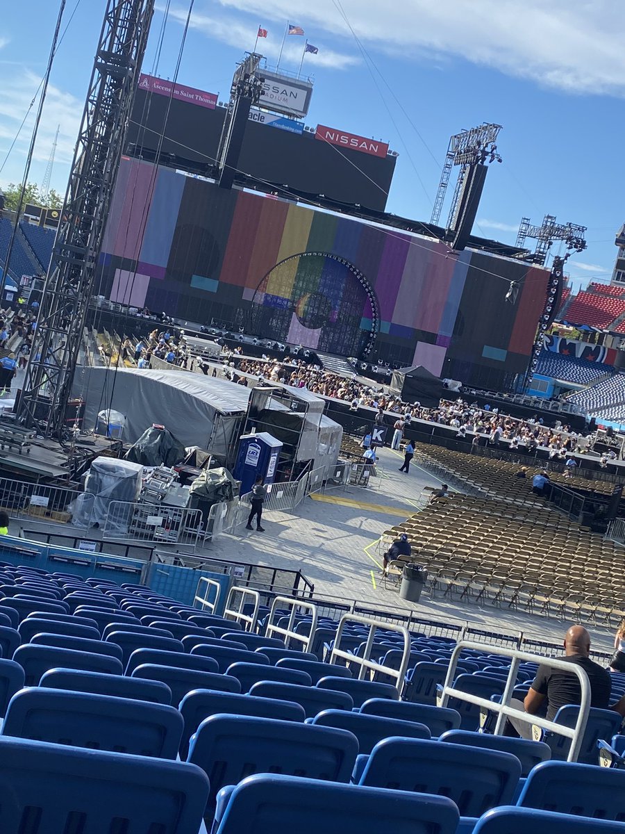 EducatedQueen__'s tweet photo. I’m really about to see Beyoncé🥹 #RENAISSANCEWOLRDTOUR #Nashville https://t.co/veBPArdlTg