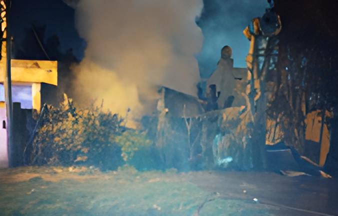 RED92cadadiamas's tweet photo. 🚨😳🔥🚒 #SanCarlos | #LaPlata | #PolicialesRED92 | #Sofocado 

San Carlos: Incendio sofocado a tiempo evitó que se propagara a casas linderas
https://t.co/EnScKwEwNt https://t.co/MDRKwFr7pC