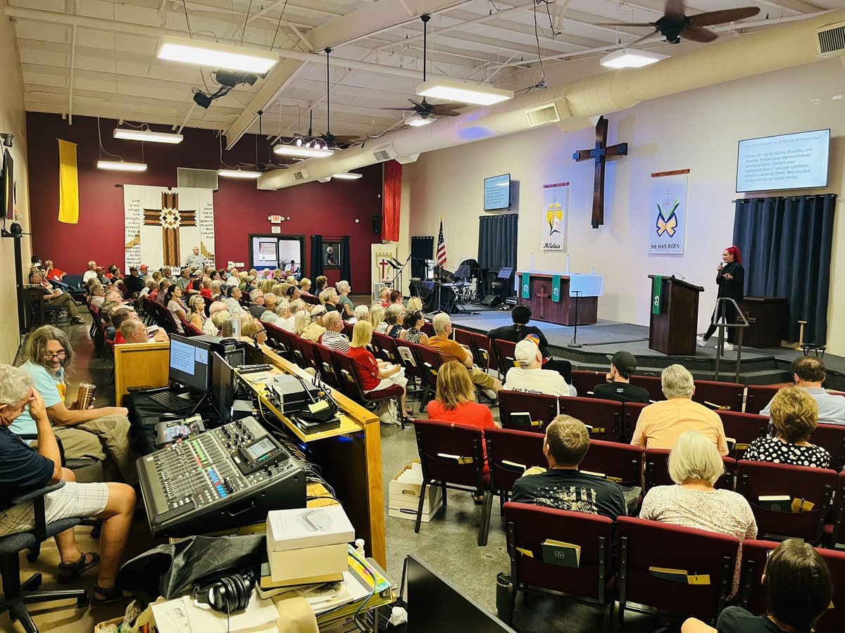RealLeslieWhite's tweet image. Fantastic presentation on getting engaged with politics with Alison Furno today in #Pinal County #arizona @azwomenofaction @KayFurno!  @azwokeschools 🔥🌵🔥🌵#grassroots