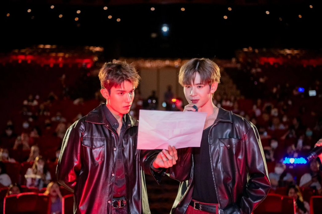 NetJamesLAT's tweet photo. Conocerlos y verlos en persona seria ufff un sueño🤧❤️

Cr:MajorTH

#netjames #JamesSu #netsiraphop https://t.co/9FVE976ytx