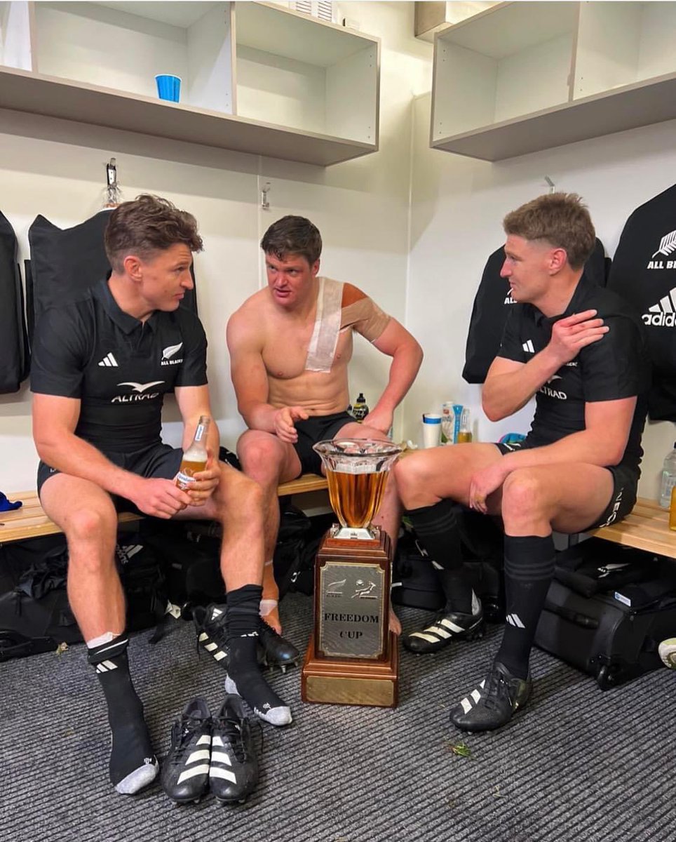 nzrugbydatabase's tweet image. The Barrett’s (Beauden 114, Scott 60, Jordie 50) become the first trio of brothers in rugby history to play 50 or more Test matches.

Is there another sporting family that comes close on the international stage ?

@AllBlacks @TaranakiRugby @beaudenbarrett