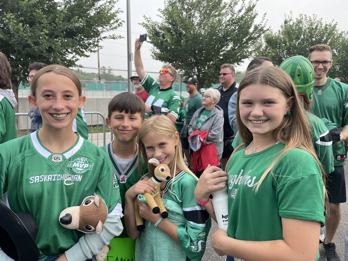 GO GREEN! These kids are ready to cheer! #RidersLive