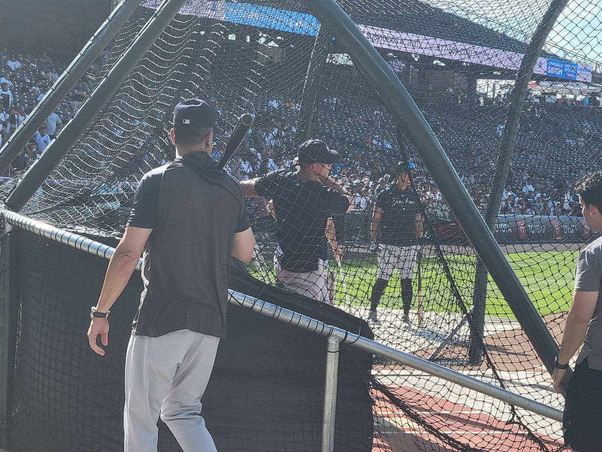 Aaron Judge takes BP on the field for the second consecutive day with new Yankees hitting coach Sean Casey looking on. He said yesterday that he 