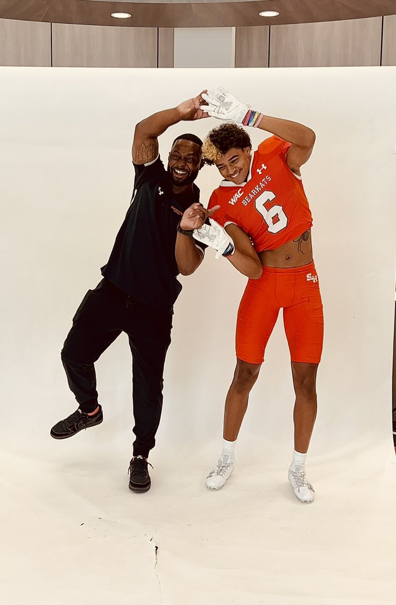 Marcus Field (@marcusfield03) on Twitter photo First off I would like to thank God for the opportunities I’ve had. I'm beyond grateful for this experience. With that being said I have committed to <a href="/BearkatsFB/">Sam Houston Football</a>! I want to thank <a href="/coachcbuckner/">Christopher Buckner</a> &
<a href="/CoachKCKeeler/">KC Keeler</a> #AGTG #EatEmUpKats #committed
<a href="/Coach_Cochran/">Chris Cochran</a> <a href="/CoachCain8/">Barrett Cain</a> <a href="/Lindale_FB/">Lindale Football</a> First off I would like to thank God for the opportunities I’ve had. I'm beyond grateful for this experience. With that being said I have committed to <a href="/BearkatsFB/">Sam Houston Football</a>! I want to thank <a href="/coachcbuckner/">Christopher Buckner</a> &
<a href="/CoachKCKeeler/">KC Keeler</a> #AGTG #EatEmUpKats #committed
<a href="/Coach_Cochran/">Chris Cochran</a> <a href="/CoachCain8/">Barrett Cain</a> <a href="/Lindale_FB/">Lindale Football</a>