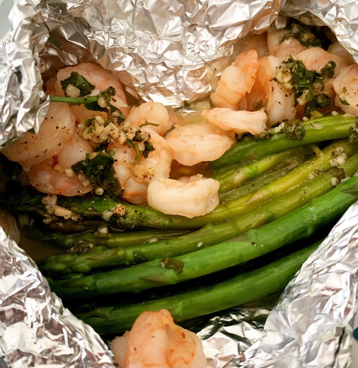 AlltheFoodVibes's tweet photo. Shrimp and asparagus foil packets with a garlic lemon butter sauce. I’ll add the recipe once we get back home. What’s your favorite camping food? #campfood #shrimprecipes #foodie #foodforfoodies #campvibes https://t.co/WXvg1ZWmQg