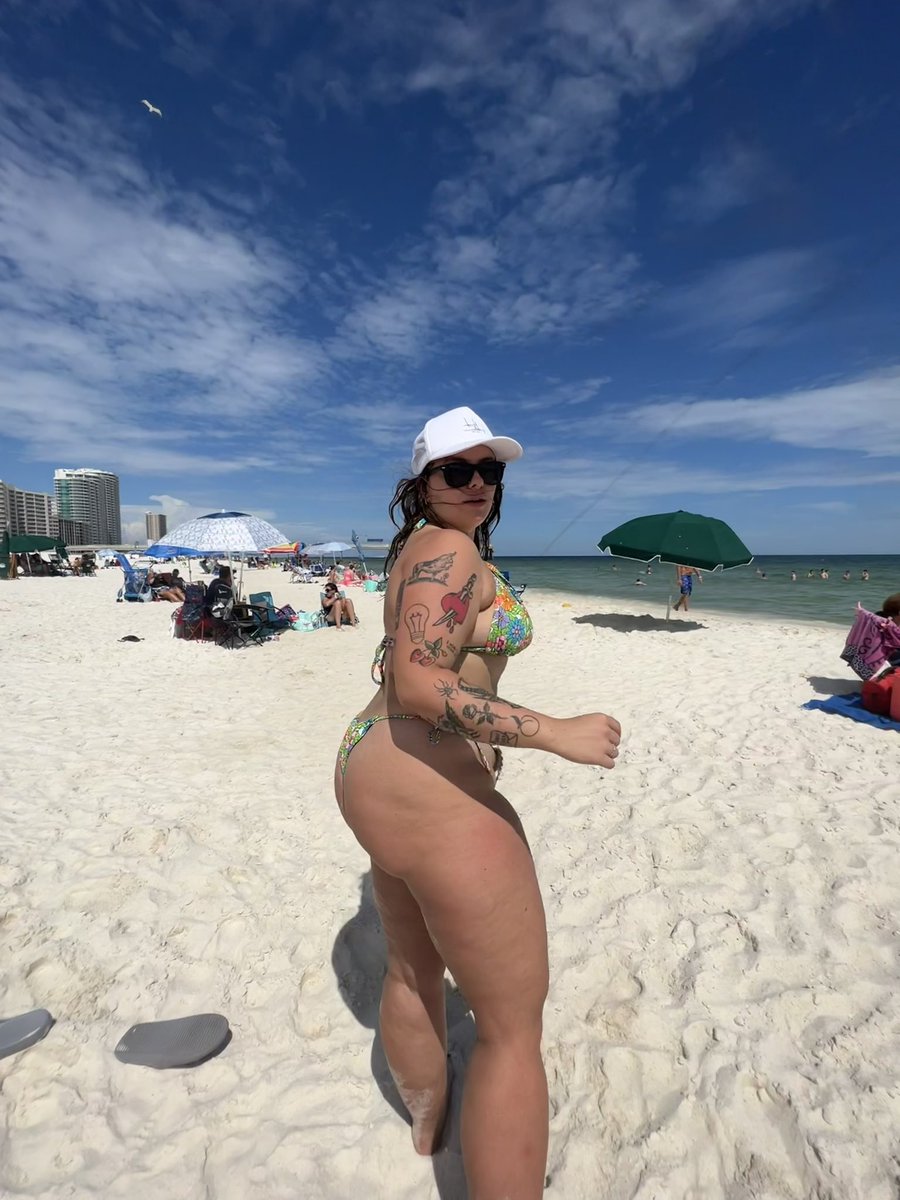 moriahgetsmoney's tweet photo. i miss the beach 🥲 https://t.co/8D3RNbzQ1w