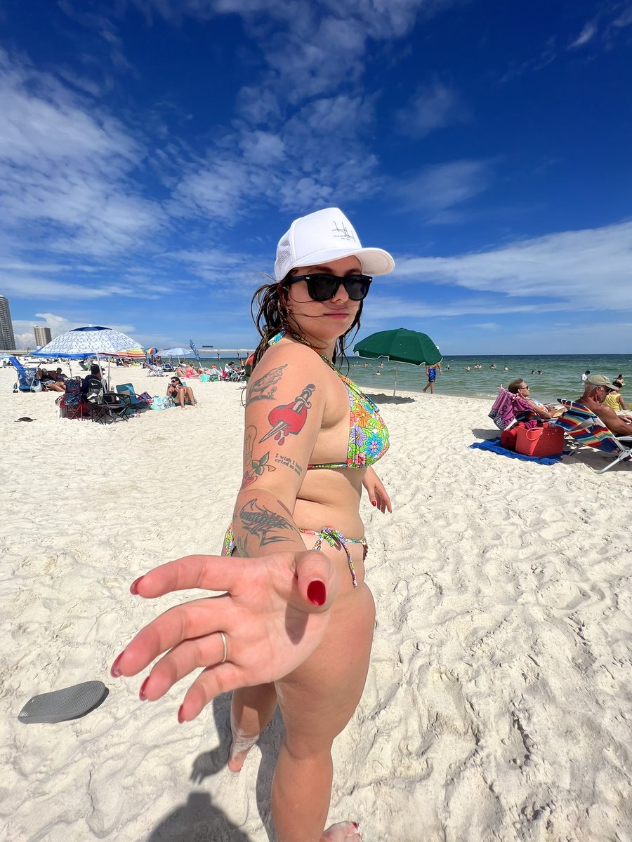 moriahgetsmoney's tweet photo. i miss the beach 🥲 https://t.co/8D3RNbzQ1w