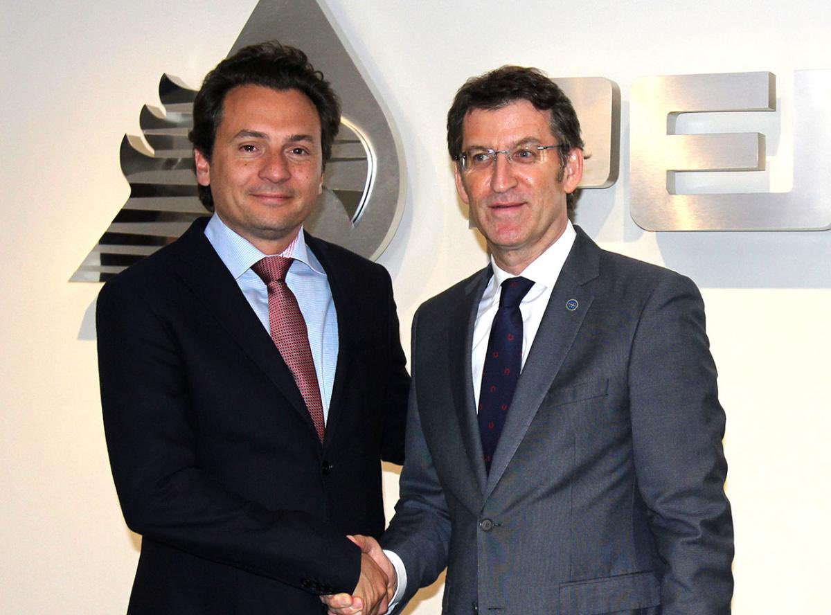 oscar_puente_'s tweet photo. Deberes para mañana. ¿Quién es este Sr. que aparece en esta foto junto a Feijoo?. https://t.co/peqhwHdHtt