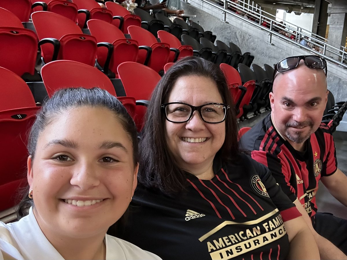 jennydowd's tweet photo. Vamos @atlutd! ❤️🖤❤️🖤❤️
#wearethea #atlutd https://t.co/e5wG4CSrCC