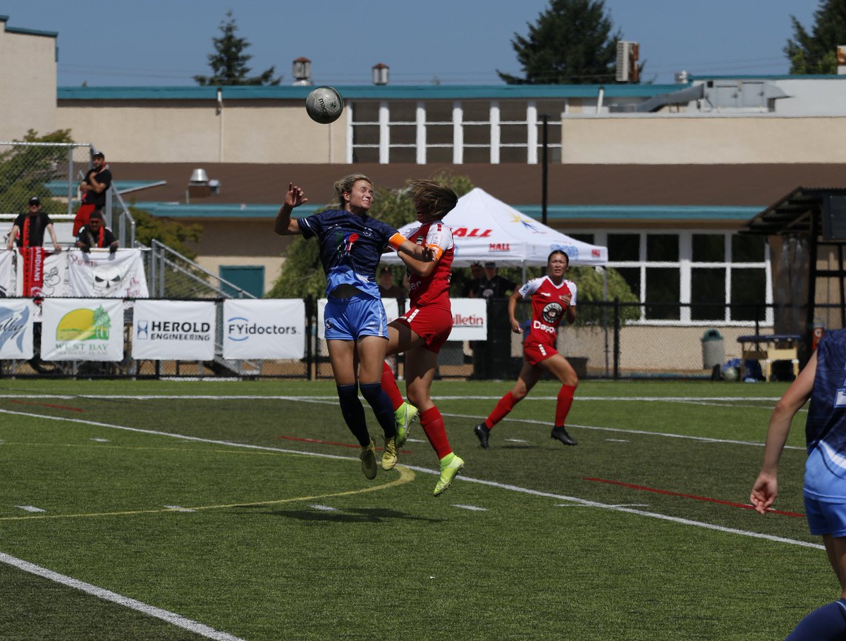 At the half in <a href="/League1BC/">League1 British Columbia</a> WSOC action, <a href="/TSSRovers/">TSS Rovers Football Club</a> lead @harboursidefc 2-1 #Nanaimo