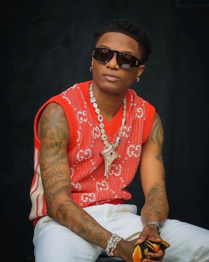 HeisPunkie's tweet photo. Big 33 @wizkidayo......
Biggest Bird https://t.co/gzZy1NtOqB