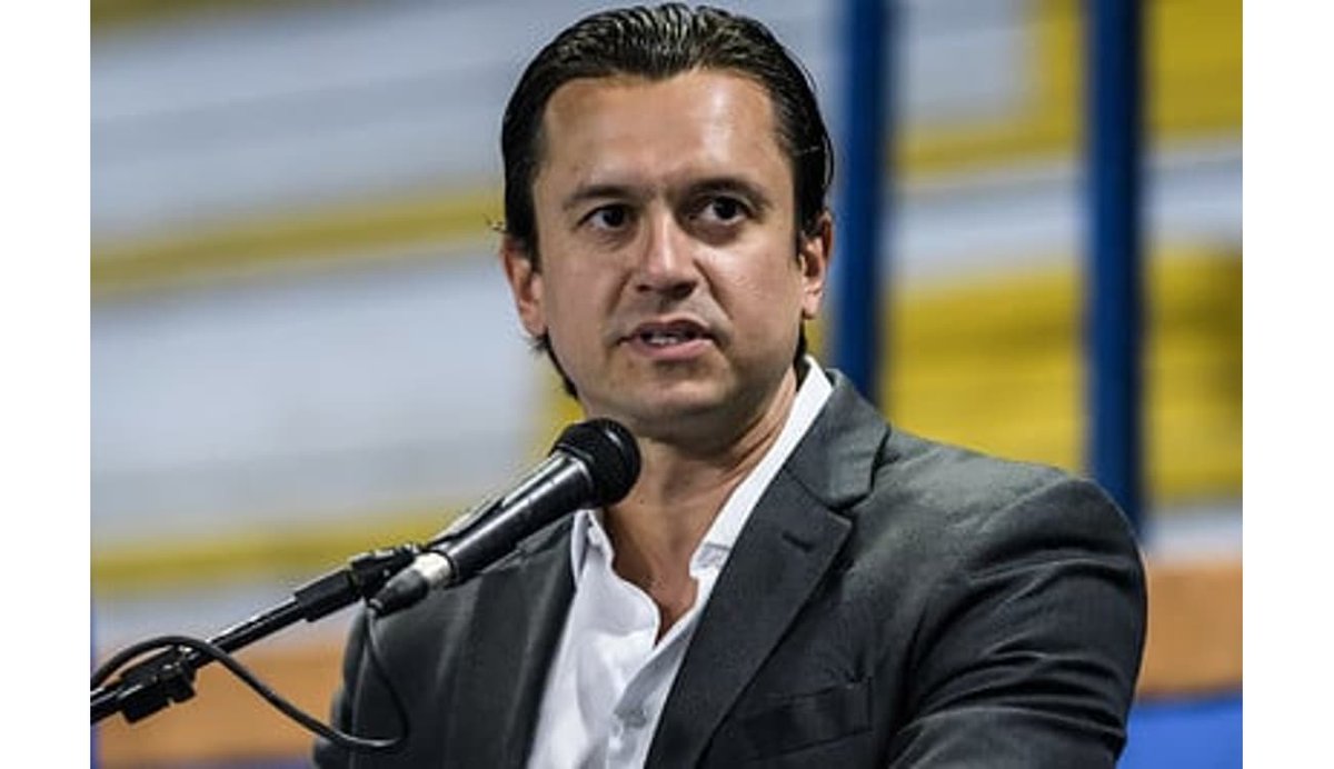 futtmais's tweet photo. 🚨 O presidente do Cruzeiro, Sérgio Santos Rodrigues, traiu sua esposa com a mulher do árbitro Felipe Fernandes Lima.

Um dos motivos para a traição com Tassiana Valim seria a revolta do mandatário com a forma que Felipe Lima conduziu a final do Campeonato Mineiro de 2022.

Na ocasião, o Atlético-MG venceu o Cruzeiro por 3 a 1 e se sagrou campeão.

🗞️ @euleodias