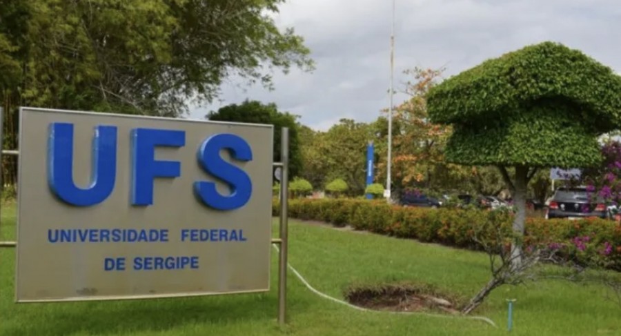 UFS inicia processo seletivo para a contratação de professores adjuntos em diversas disciplinas. dlvr.it/SsF6Jq