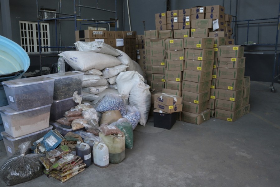 Anvisa detalha interdição e apreensão de 10 toneladas de produtos irregulares em duas fábricas de suplementos dlvr.it/SsF6K1