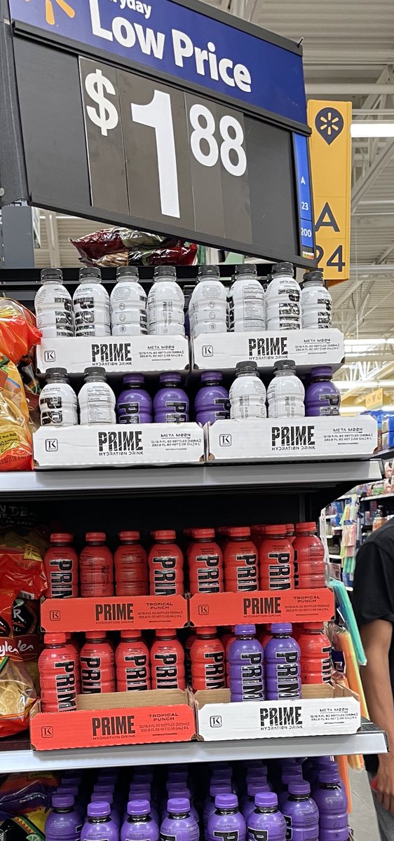 teuvolee's tweet photo. @Mikmo Meanwhile at Walmart in the USA…. https://t.co/k0i2sIlQNb