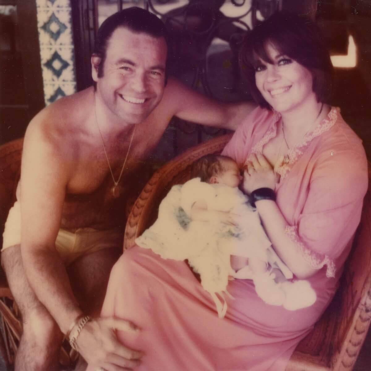 NWScrapbook's tweet photo. Natalie with husband Robert Wagner and daughter Courtney. https://t.co/HLXGeQLMdM