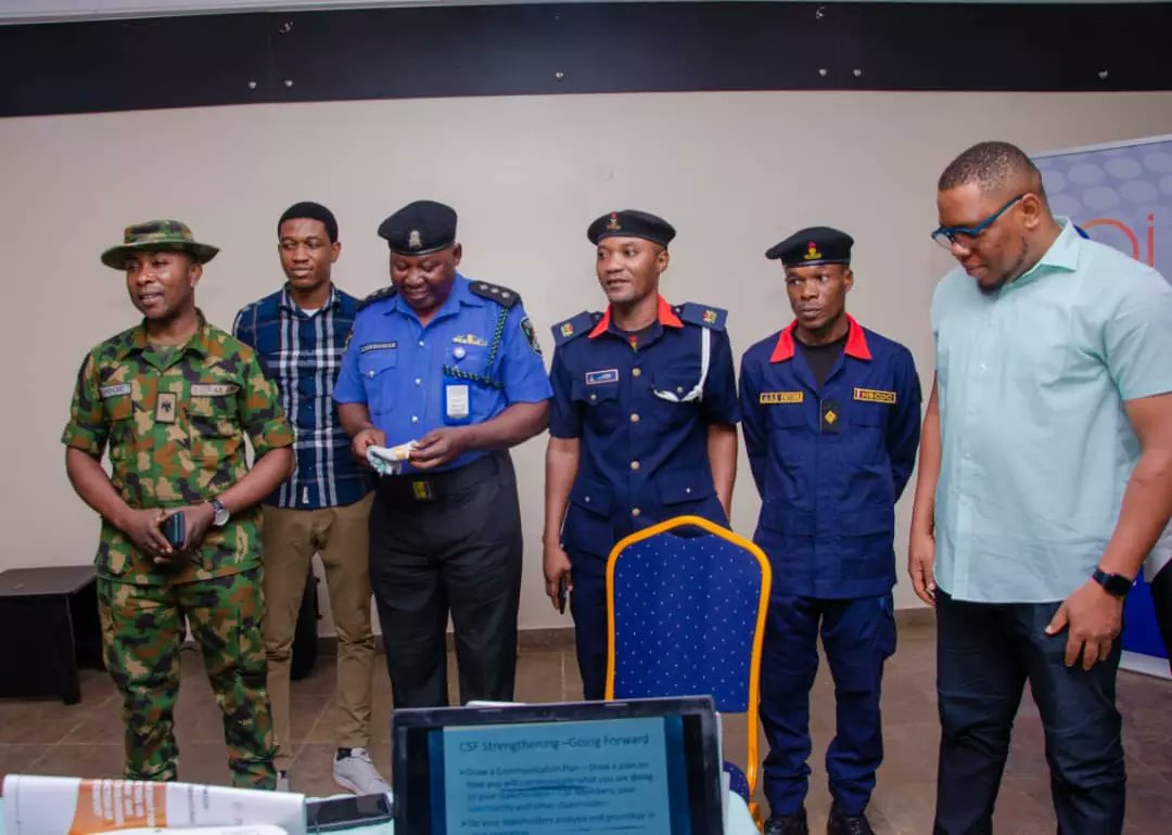 EAI_Nigeria's tweet photo. In her quest to strengthen peace and improve security through collaboration, community and civilian engagement in Benue state, Equal Access Nigeria held a security consultation meeting with formal security agencies
#securingnigeriancommunities #peace4arewa https://t.co/J2vrcUEite
