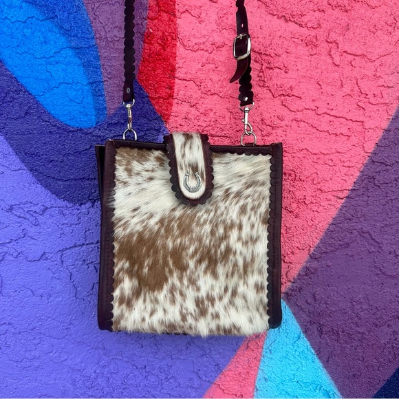 So good I had to share! Check out all the items I'm loving on <a href="/Poshmarkapp/">Poshmark</a> from <a href="/nancyann240/">Wrap it up Boutique</a> #poshmark #fashion #style #shopmycloset #vineyardvines #madewell #genuineleather: posh.mk/kEAQgwSXsBb