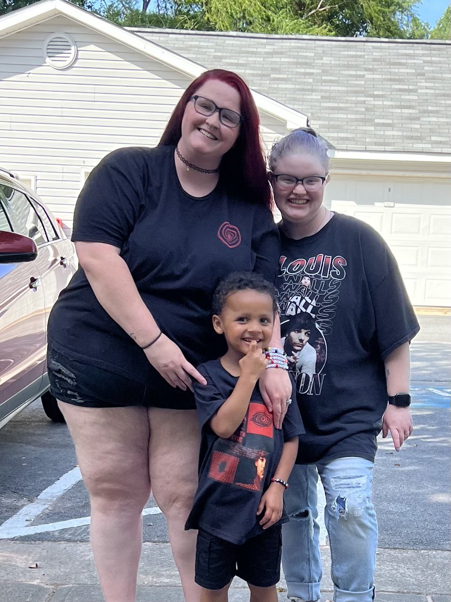 stayteezed's tweet photo. Time for his first concert!!!! 🤍🤍🤍@Louis_Tomlinson @queer_lanes #LouieVibes #FITFAtlanta #FITFAtl #FITF #FaithInTheFutureAtlanta https://t.co/iBTbvLQFZU