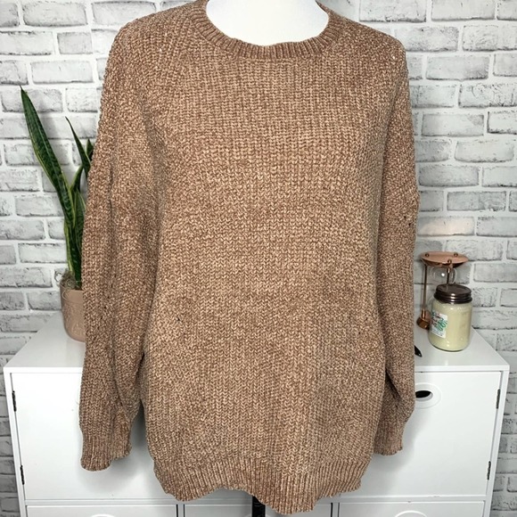 CaitlynL02's tweet photo. So good I had to share! Check out all the items I'm loving on @Poshmarkapp from @timelesstreas12 @PoshKate1 #poshmark #fashion #style #shopmycloset #whitebirch #anthropologie #gildan: https://t.co/jq2hLxd63V https://t.co/wzubbRVOeX