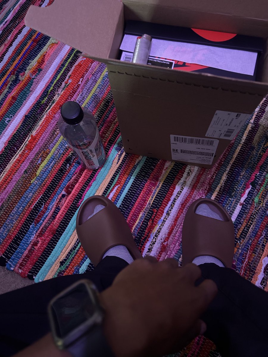 DinoStaxkzkixkz's tweet photo. Great evening my great #snkrheads #snkrgang #commonfolksz what a lovely day off work finally with plenty of shenanigans to get into or keep me occupied in my own lane until further notice! #gotem #shockdrop #snkrcollector #solecollecter #snkrs #unc2chi #jordan #dinostacksz π€ΎπΎββοΈππ¦ https://t.co/Qm9ay9dJ9T