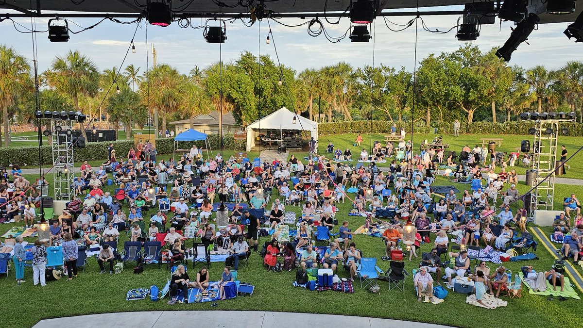 Starting our last free Saturday performance of Shakespeare by the Sea's "Measure for "Measure" at 8 p.m. and the crowd is phenomenal!