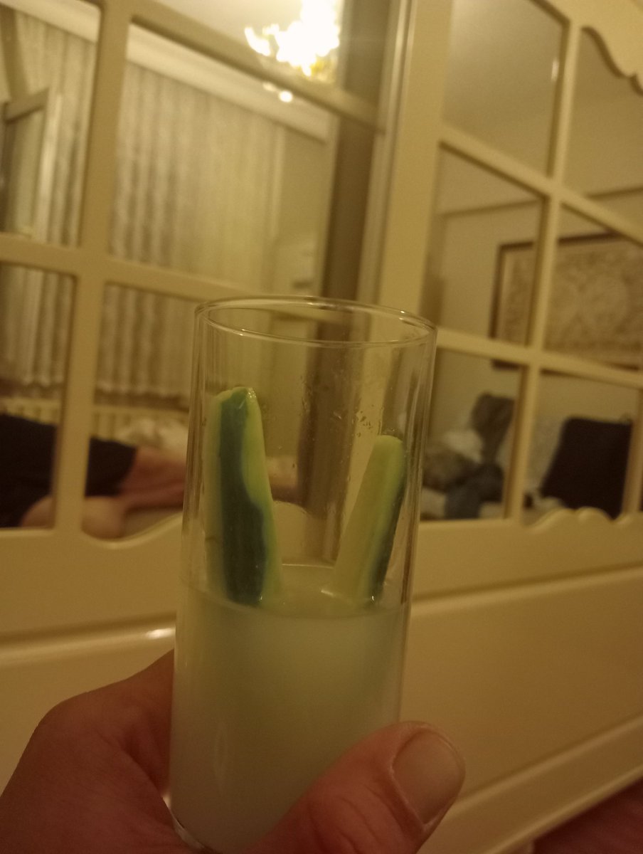 Siz çaya püsküt banarken ben bişi diyom mu 😏😬