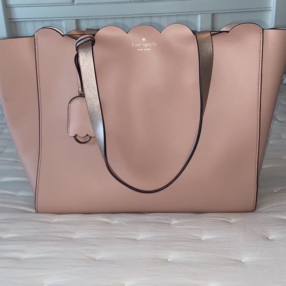 77suzyc's tweet photo. So good I had to share! Check out all the items I'm loving on @Poshmarkapp #poshmark #fashion #style #shopmycloset #loefflerrandall #katespade #nike: https://t.co/qv63DGg7zb https://t.co/dxfWVXZLTp