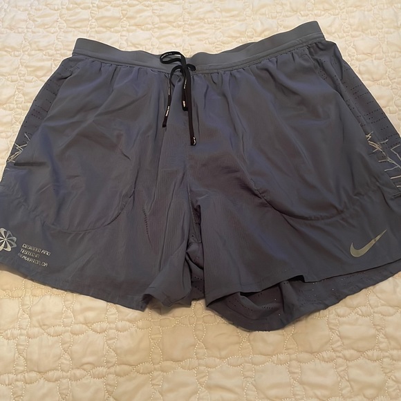 77suzyc's tweet photo. So good I had to share! Check out all the items I'm loving on @Poshmarkapp #poshmark #fashion #style #shopmycloset #loefflerrandall #katespade #nike: https://t.co/qv63DGg7zb https://t.co/dxfWVXZLTp