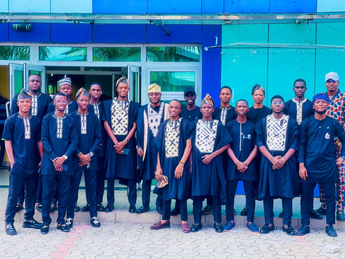 GreatTeamFHG's tweet photo. Osogbo Great Team Cheque Rally for the month of June
#networkmarketer #NeoLife #FHG #greatteam #chequerally #greatteamiosogbo #juneachievers #junestepup #junecelebrations https://t.co/nJh8LNfPbq