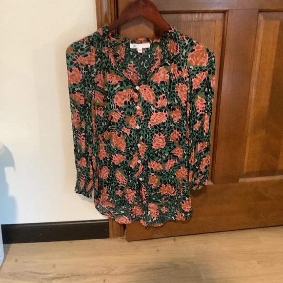 michele_loveday's tweet photo. So good I had to share! Check out all the items I'm loving on @Poshmarkapp from @AlienisDiana #poshmark #fashion #style #shopmycloset #dr2: https://t.co/MLhQ2BQbK3 https://t.co/o5gUygR2rK