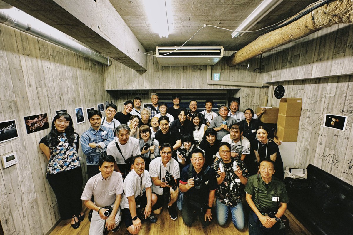 eno_on_red's tweet photo. 2023年7月14日(金)
HuBaseさんとMONO GRAPHY Camera & Artさんの共同開催の「カメラ会」に参加しました。
皆さんとの記念写真、そしてみなさんの素晴らしい愛機たち。(^∇^)
#monobase #カメラ会 https://t.co/amxVKwKsy4