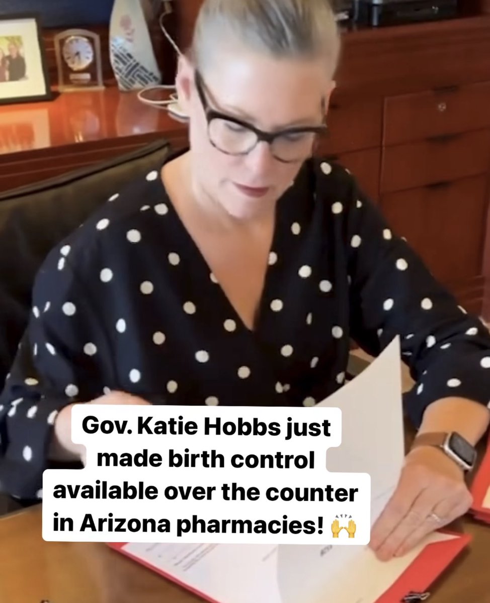 LaughingGiraffy's tweet image. Hahaha suck on that @KariLake!