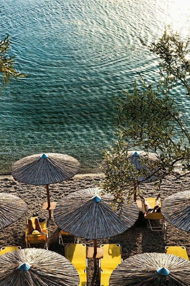 oceanearthhub's tweet photo. The Ego is over there somewhere, but I am over here.

Like a mirage, the ego appears to be real,  until one takes a closer look. Upon looking closely, it’s revealed that ego doesn’t exist, never existed and will never exist. Let it go, come back to the self. https://t.co/dddkijIRHC