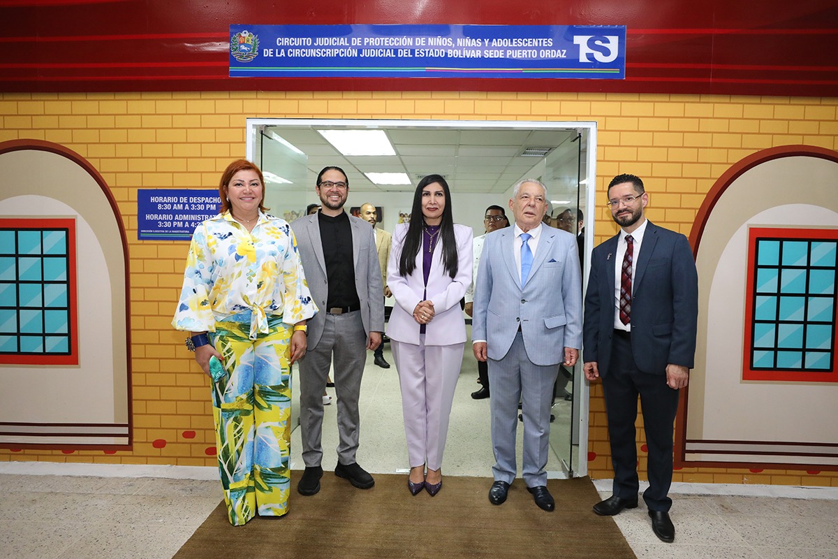 TSJ_Venezuela's tweet photo. Presidenta del TSJ inauguró tribunales y salas de audiencias en Puerto Ordaz https://t.co/kjCS3mZSf1 https://t.co/UxbKvD9DEY