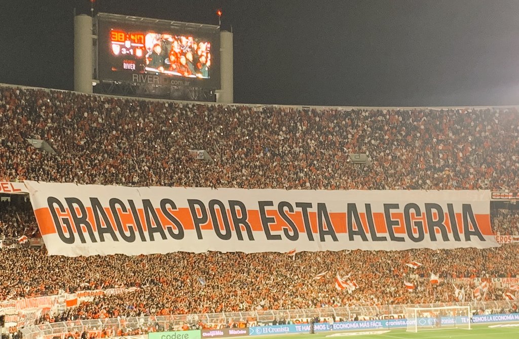 LaBaandaCARP's tweet photo. Salud campeones https://t.co/8ui6IGQowB