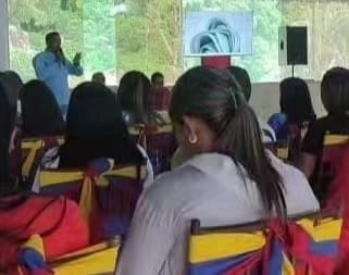 Vía @cclapguaricoofi ⤵️

Culminó con éxito Plan de Formación y Concientización de líderes y lideresas CLAP 

Fortalecerán sistemas de producción y distribución de alimentos.

#FormacionCLAP 
#EnCuerpoYAlmaPorGuárico
#ProducirEsVencer
#VamosPaLante
#ComunicadoresClapGuarico