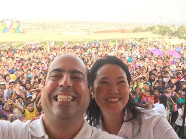 EIPeruano's tweet photo. #URGENTE encuentran S/360 mil de Pedro Spadaro oculto en su teniente Alcalde. Dónde hay un fujimorista, ahi está la corrupción! 
Recordemos que Spadaro en ahijado de la exconvicta Keiko Fujimori https://t.co/wwDoPTjXGn