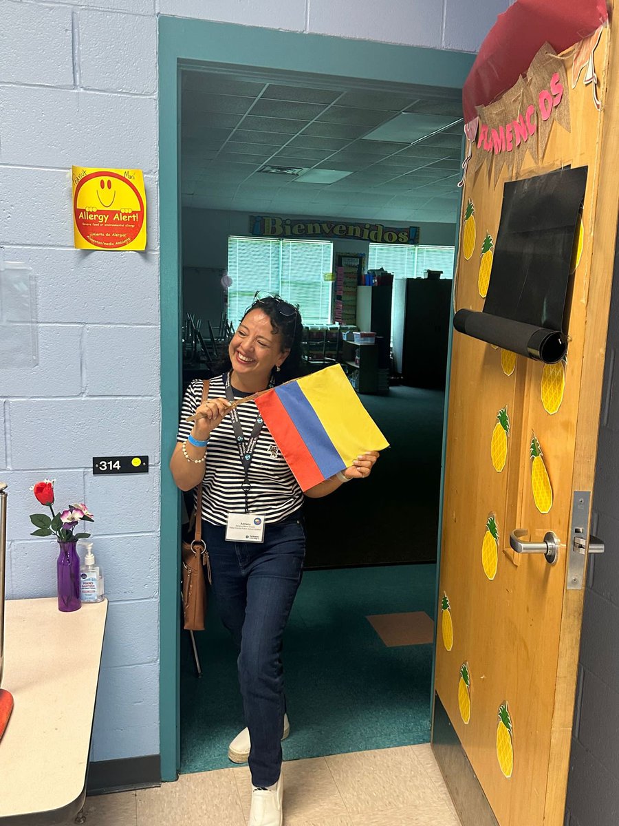 adriana mena tweet media